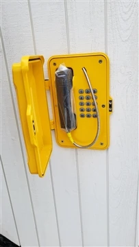 Vattentät telefon JR101-FK-SIP installerad utomhus i Kanada